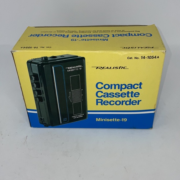 New Vintage Compact Cassette Recorder Portable Audio Tape Player with earbuds - Picture 3 of 13